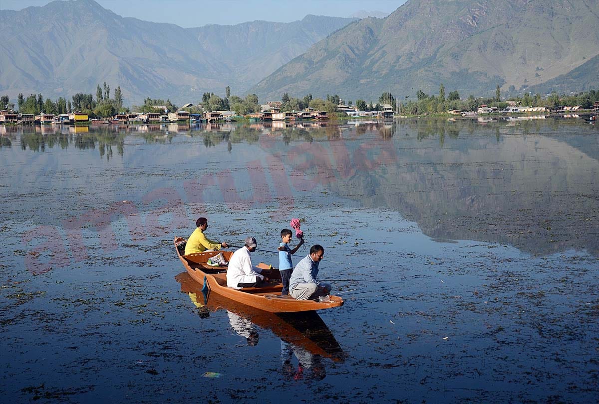 no restriction on movement in 99percent areas of Kashmir,tourists will get special internet facility
