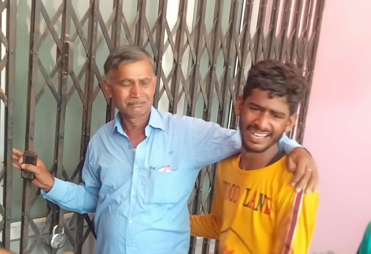 Brick-fed tractor-trolley crushes fruit seller, dies
