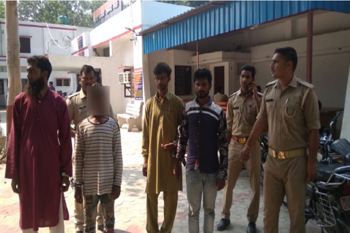 Meerut police have arrested seven accused of two gangs