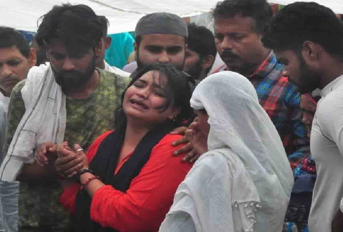 Congress leader was shot dead for slapping  mother