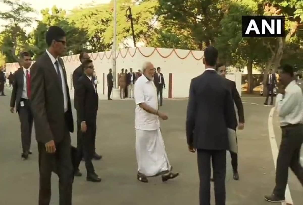PM Narendra Modi wears TamilNadu traditional dress veshti for mamallapuram date with Xi Jinping