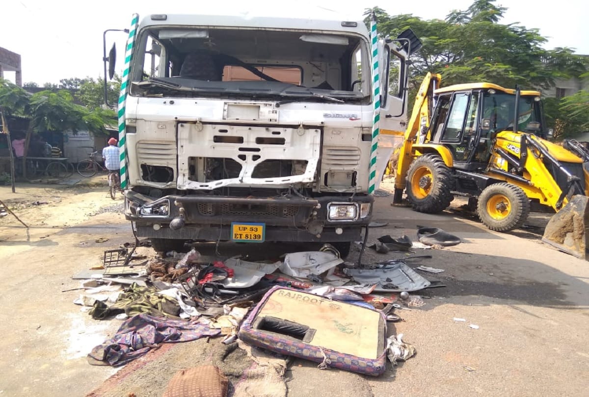 truck hit the student in Maharajganj