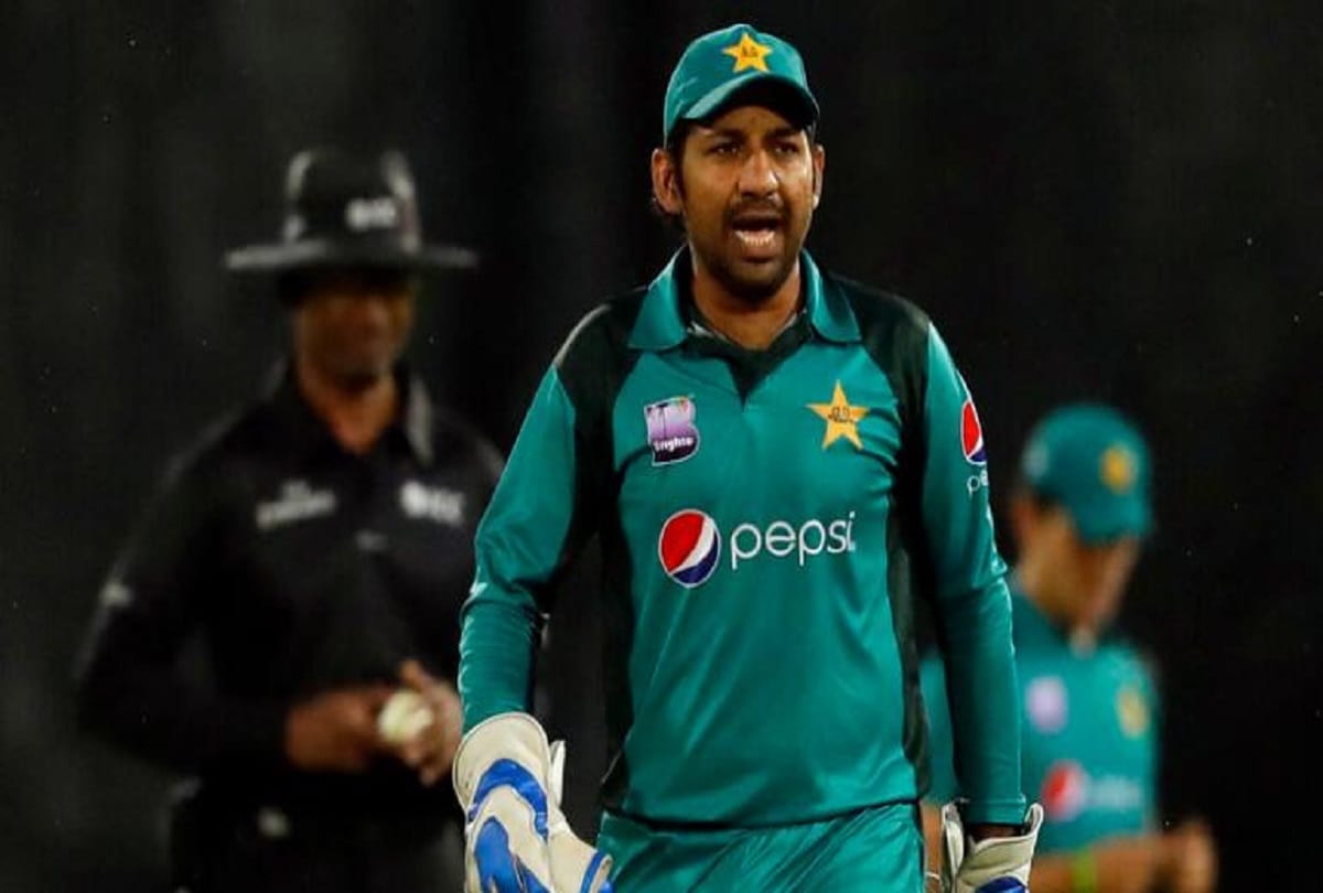 Pakistani Fan hits sarfraz ahmeds Hoarding after series defeat vs Sri Lanka
