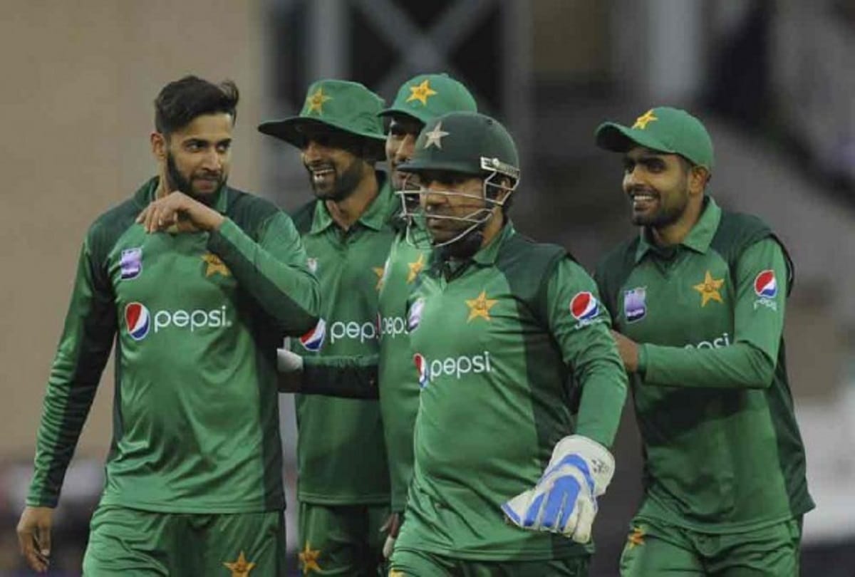 Pakistani Fan hits sarfraz ahmeds Hoarding after series defeat vs Sri Lanka