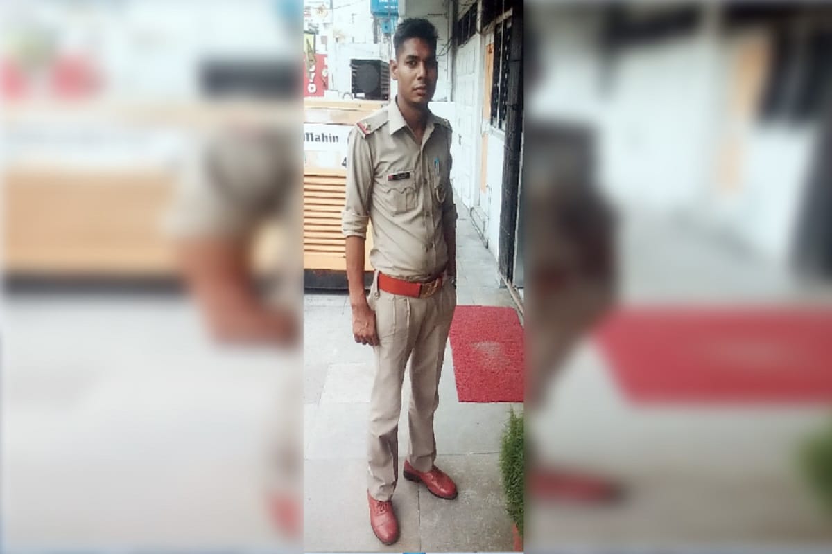 Police arrested a fake daroga in Shamli district of Uttar Pradesh