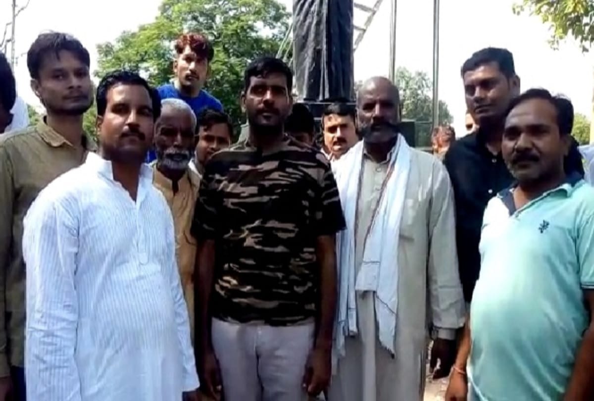 pushpendra yadav case Tej Bahadur Singh released from Jhasi jail