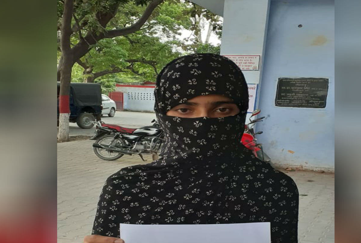 Husband Says Teen Talaq on Mobile Etah News in Hindi