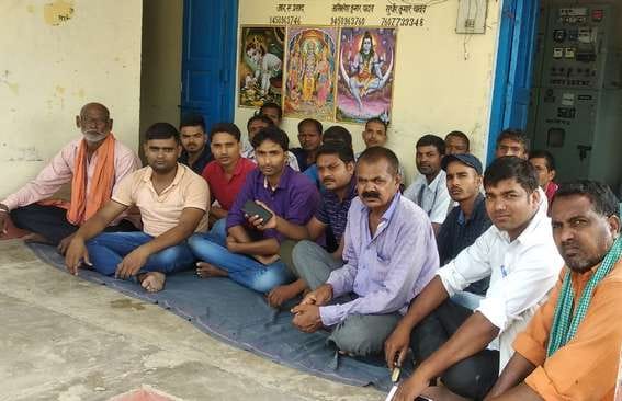 Private lineman sits on indefinite strike