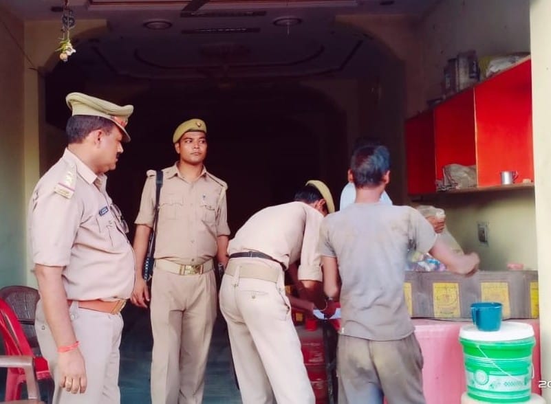 Police raid guest house, catch four pairs
