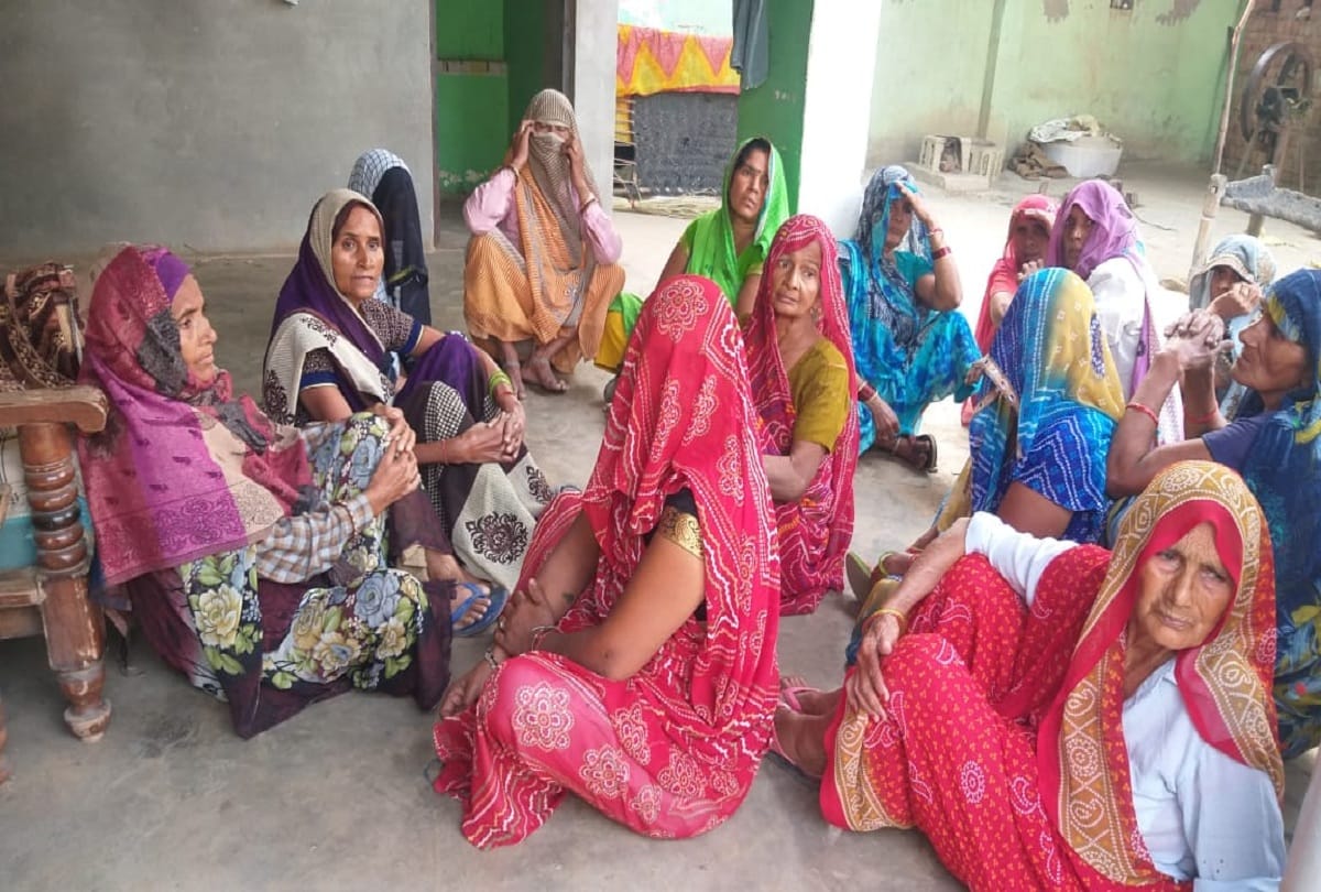 Aligarh Gram Pradhan husband shot dead