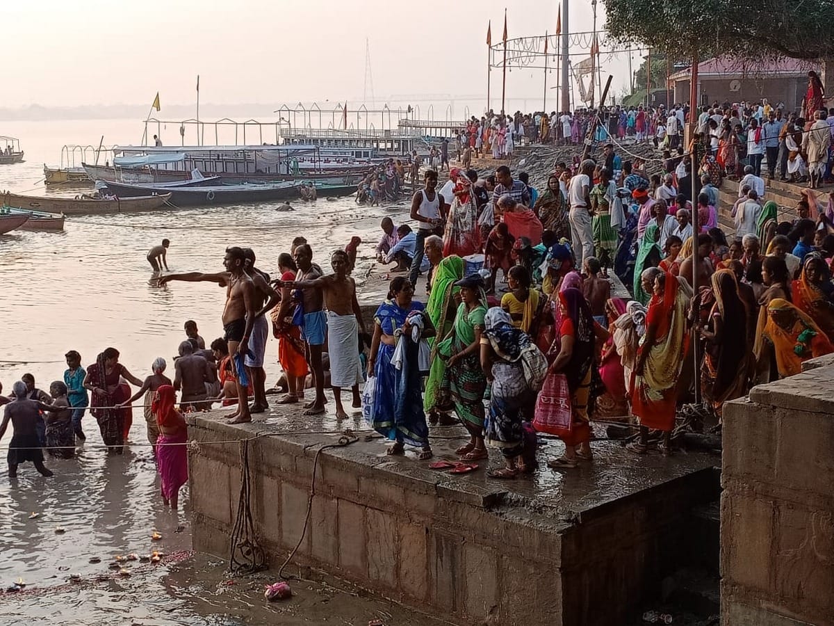 Hundreds of millions gather to see Aarti at Ramlila in ramnagar varanasi