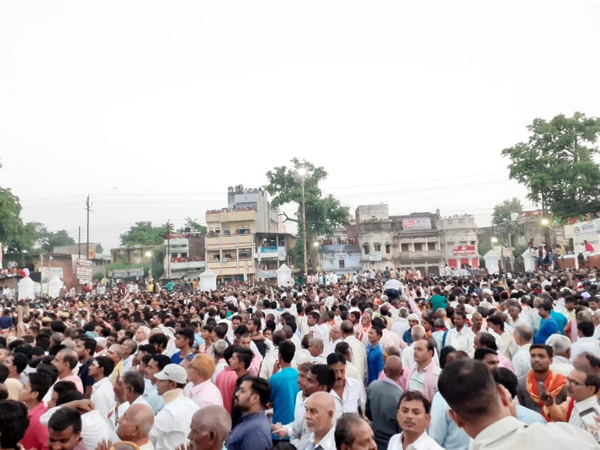 Hundreds of millions gather to see Aarti at Ramlila in ramnagar varanasi