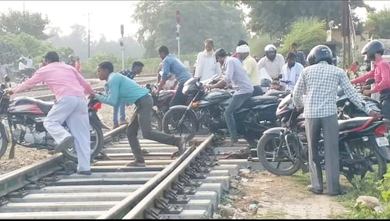 Bhelsar-Rudauli crossing closed
