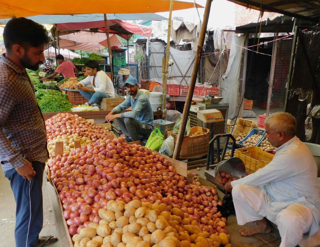 shop,vegitable market,onien