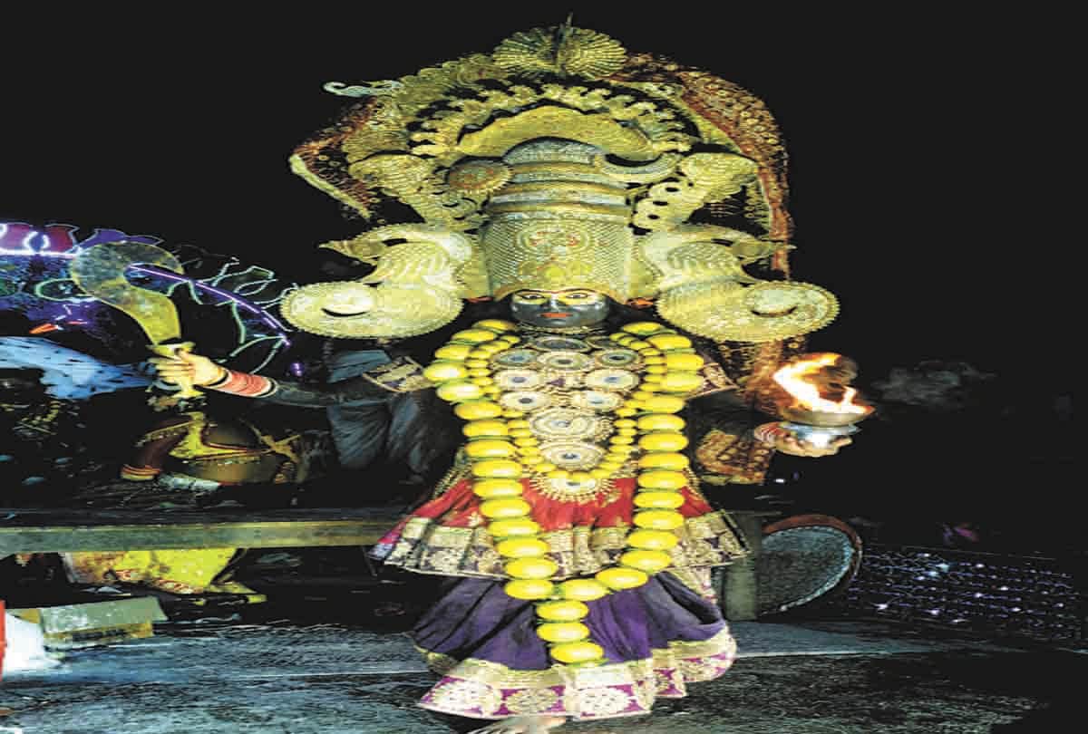 Pratapgad: Bharat embraced by Ram, moistened eyes