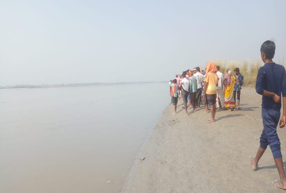 Boat drowned in River Ghaghra many farmers missing
