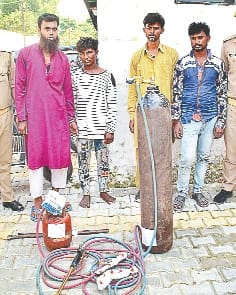 ATM machine picker gang caught