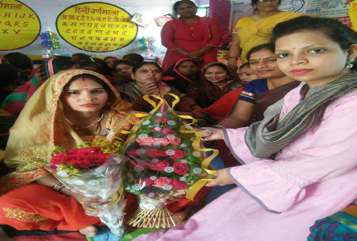 UP Governor Anandiben Patel godh bharai of pregant woman in firozabad