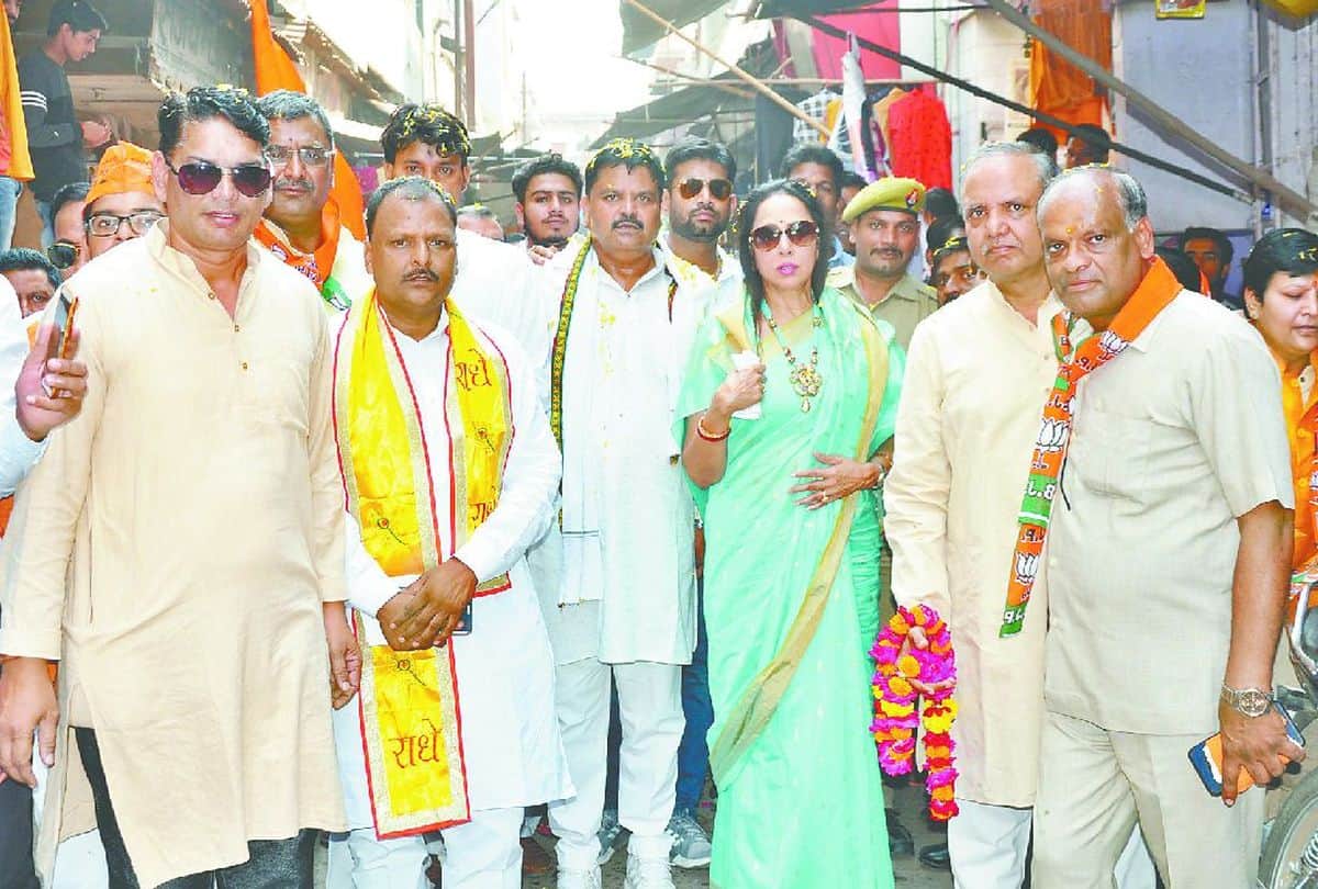 Hema Malini held padyatra for swachh bharat mission in mathura