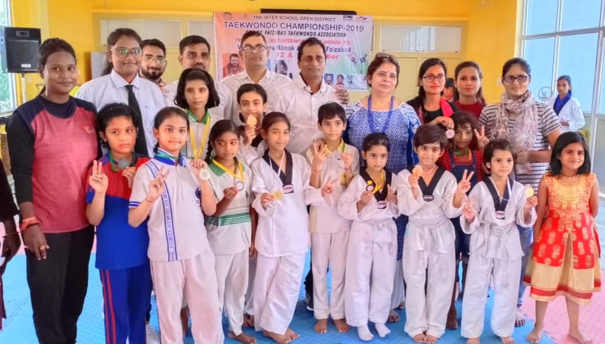 Aparna and Manvi won gold in Taekwondo