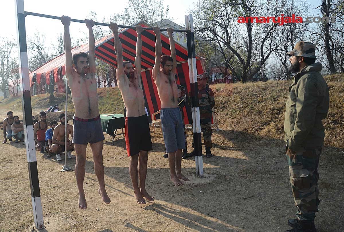 kashimiri Local youth took part in an Indian Army recruitment drive