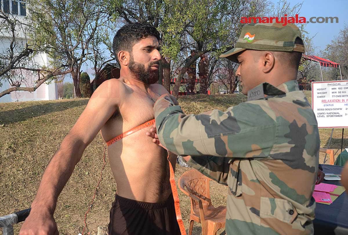 5800 kashmiri youth came in army recruitment rally  for territorial army post in baramulla kashmir