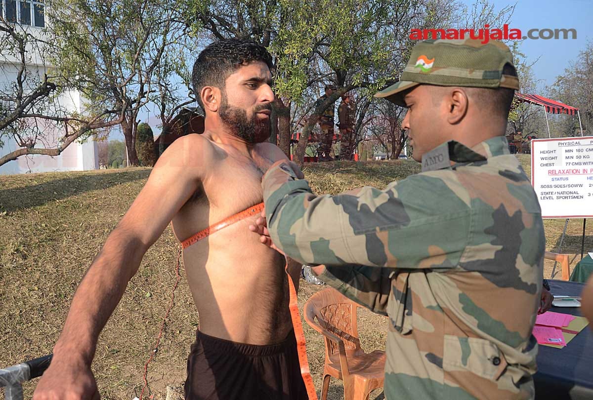 kashimiri Local youth took part in an Indian Army recruitment drive