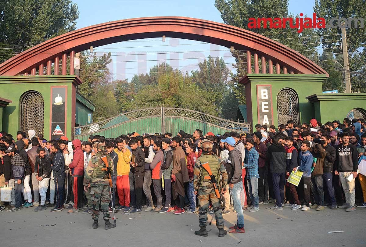 5800 kashmiri youth came in army recruitment rally  for territorial army post in baramulla kashmir