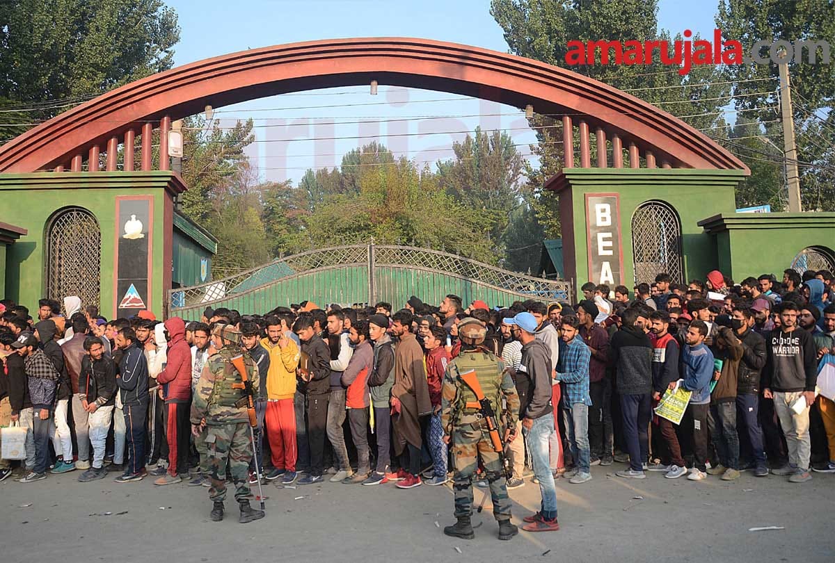 5800 kashmiri youth came in army recruitment rally  for territorial army post in baramulla kashmir