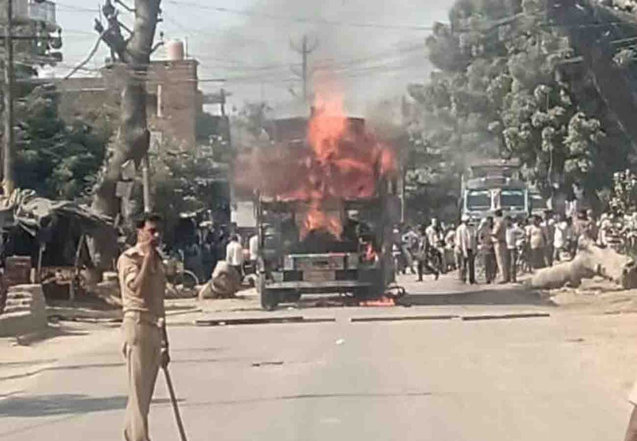road accident in fatehpur, a girl died