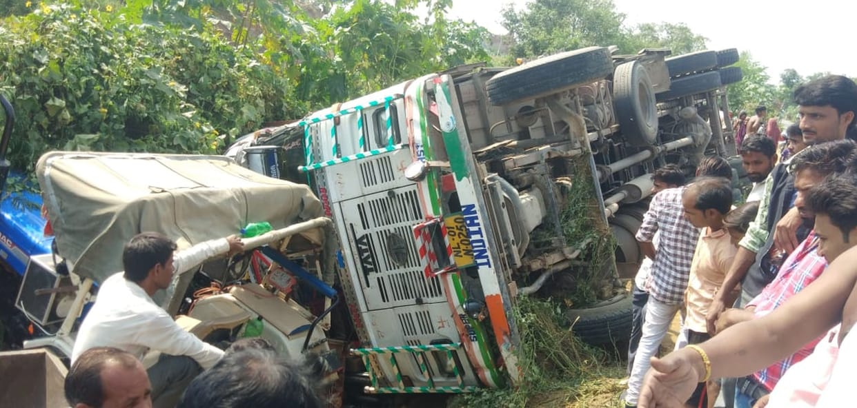 Road accident in mainpuri