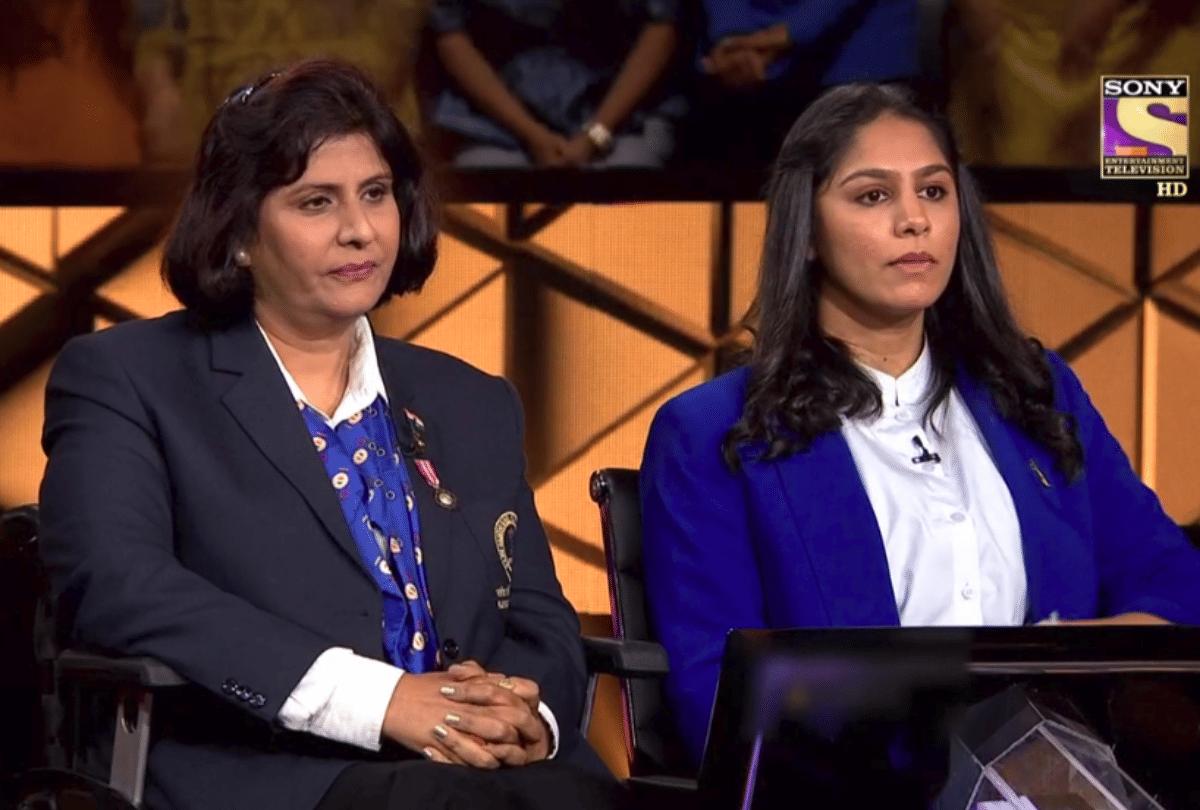 kbc 11 amitabh bachchan show deepa malik and manasi joshi won 25 lakh