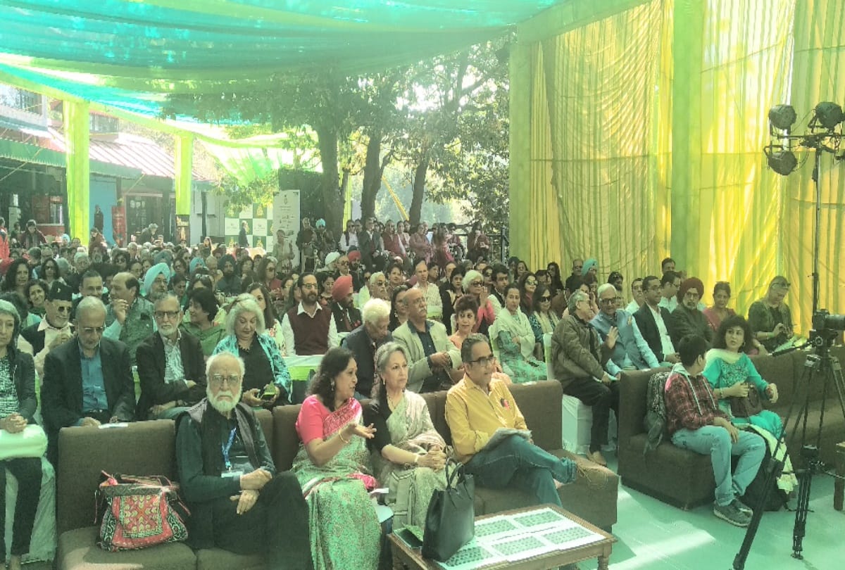 Central govt should apologizes to Kashmiris on withdrawing Article 370