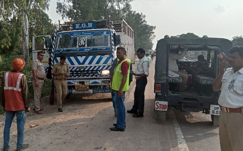 51 vehicles challan in illegal parking on Lucknow-Kanpur highway