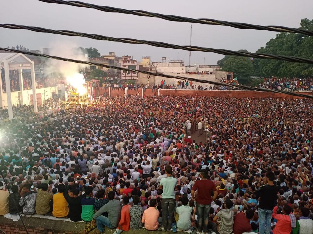 Hundreds of millions gather to see Aarti at Ramlila in ramnagar varanasi