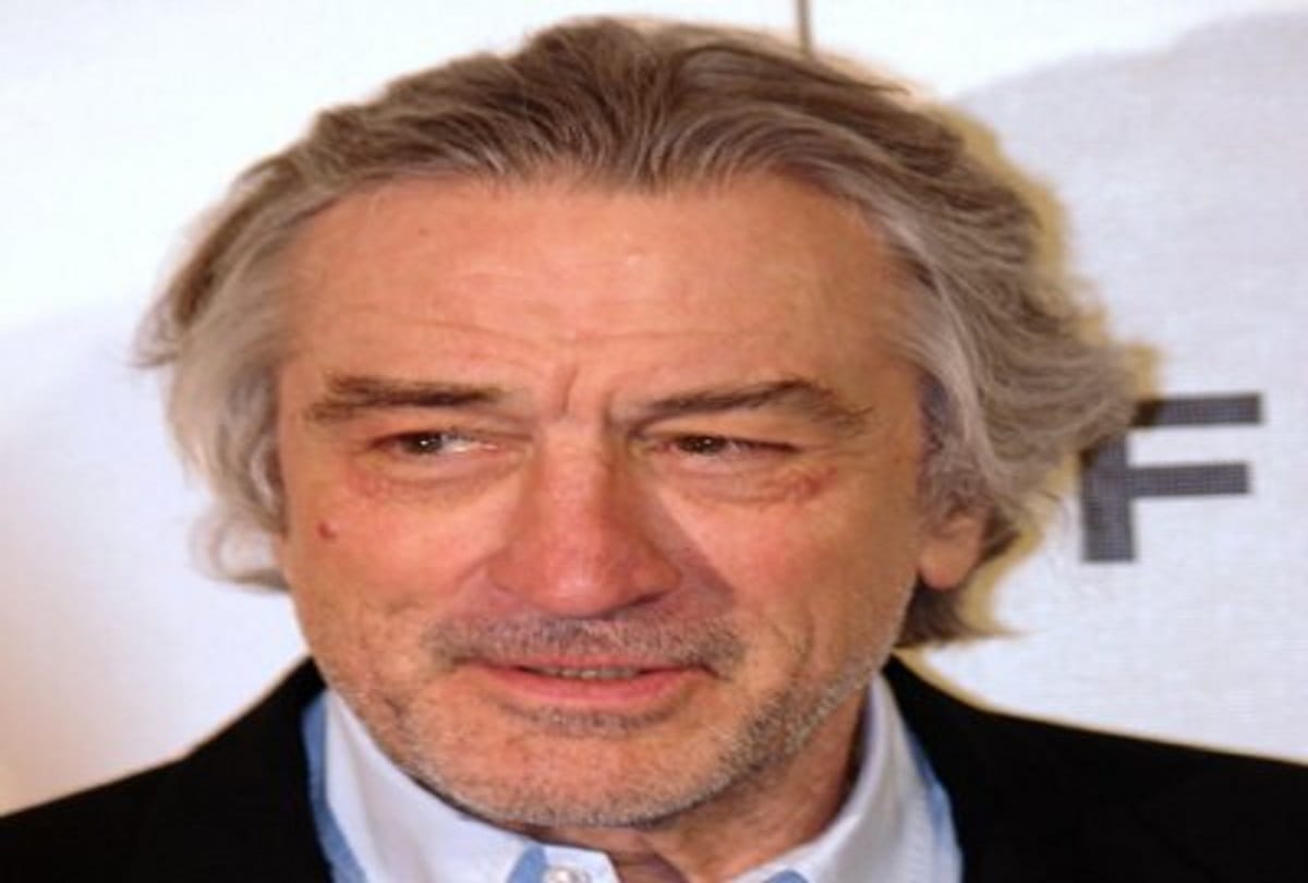 oscar winner actor robert de niro says donald trump is a gangster president
