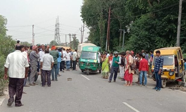 Three vehicles collided on Unnao-Shuklaganj road, 10 injured