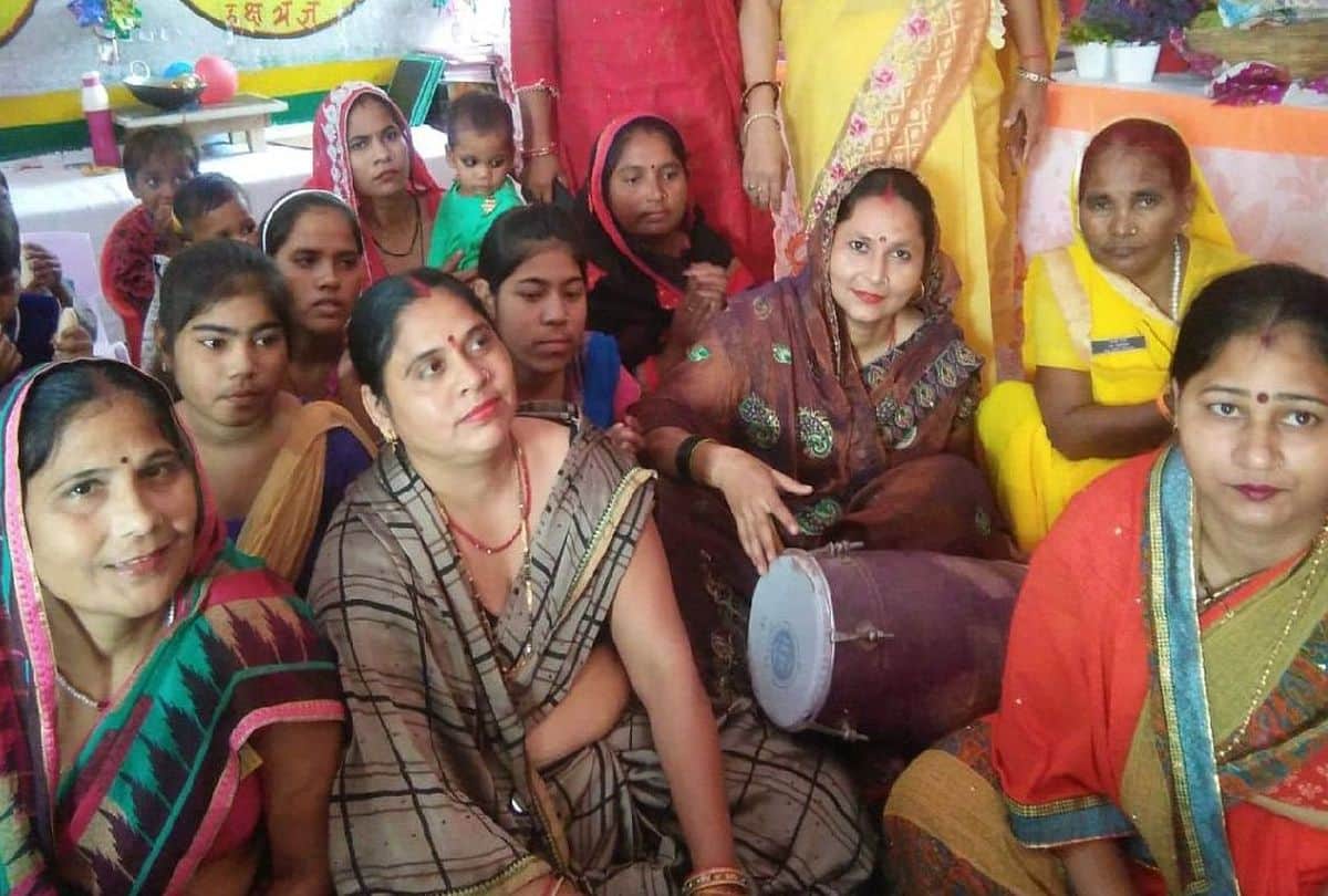 UP Governor Anandiben Patel godh bharai of pregant woman in firozabad