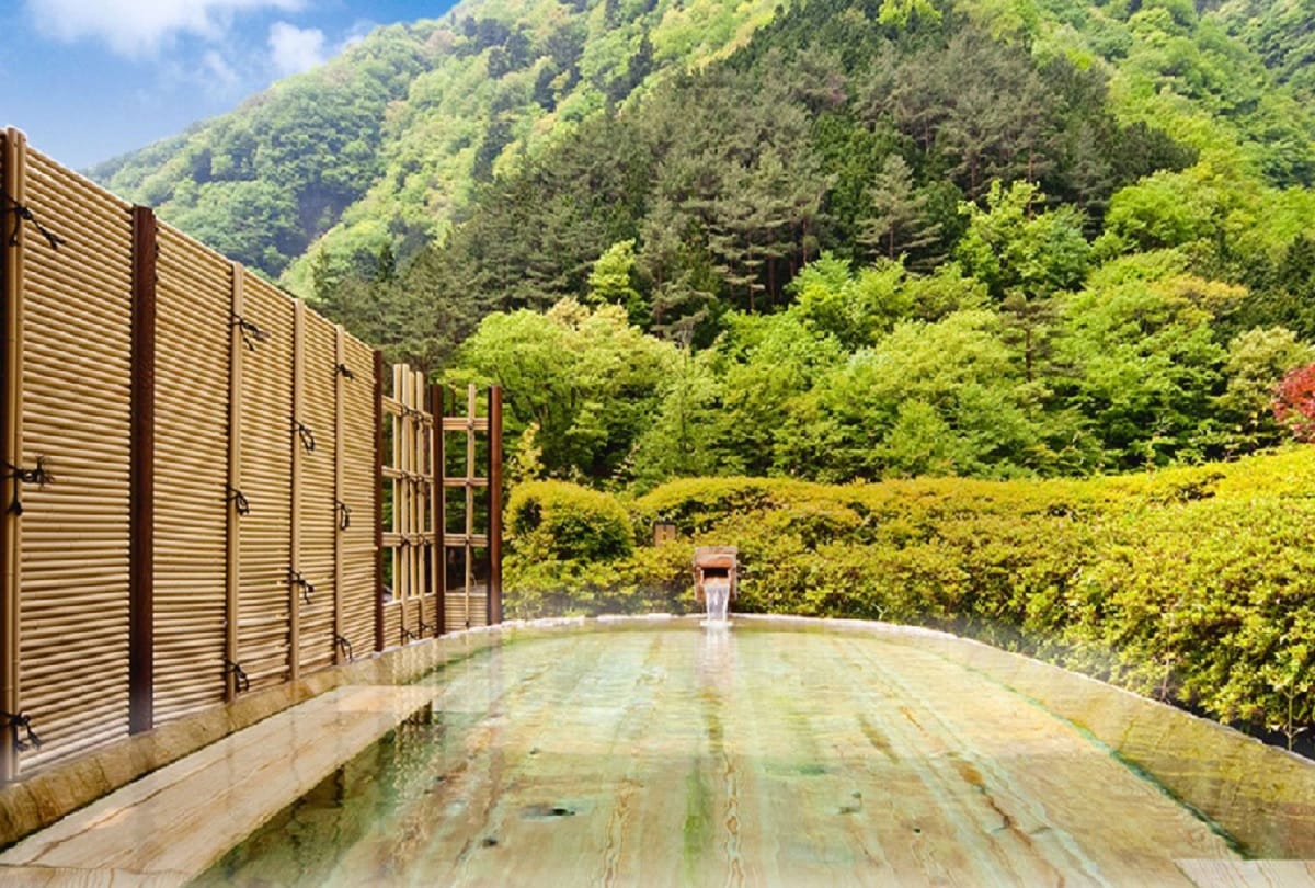 worlds oldest hotel Nishiyama Onsen Keiunkan run by 52 generations of the same family
