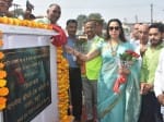 मथुरा। मंडी चौराहे पर फ्लाईओवर का शिलान्यास करतीं सांसद हेमा मालिनी।