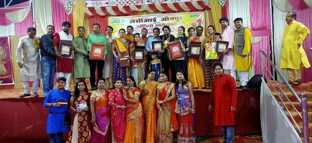 Rakesh gets first prize for Best Dandiya Mail