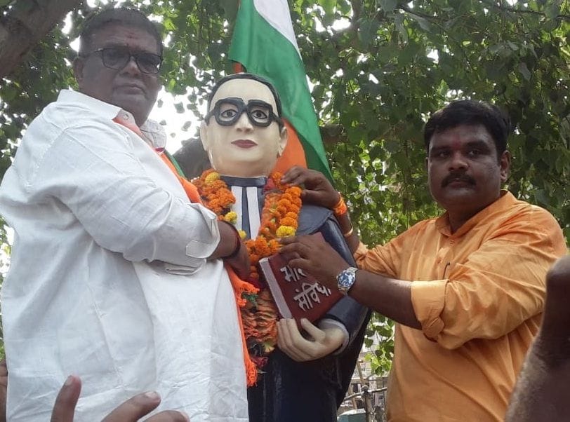 nae bhaarat ke nirmaan mein jute hain modee