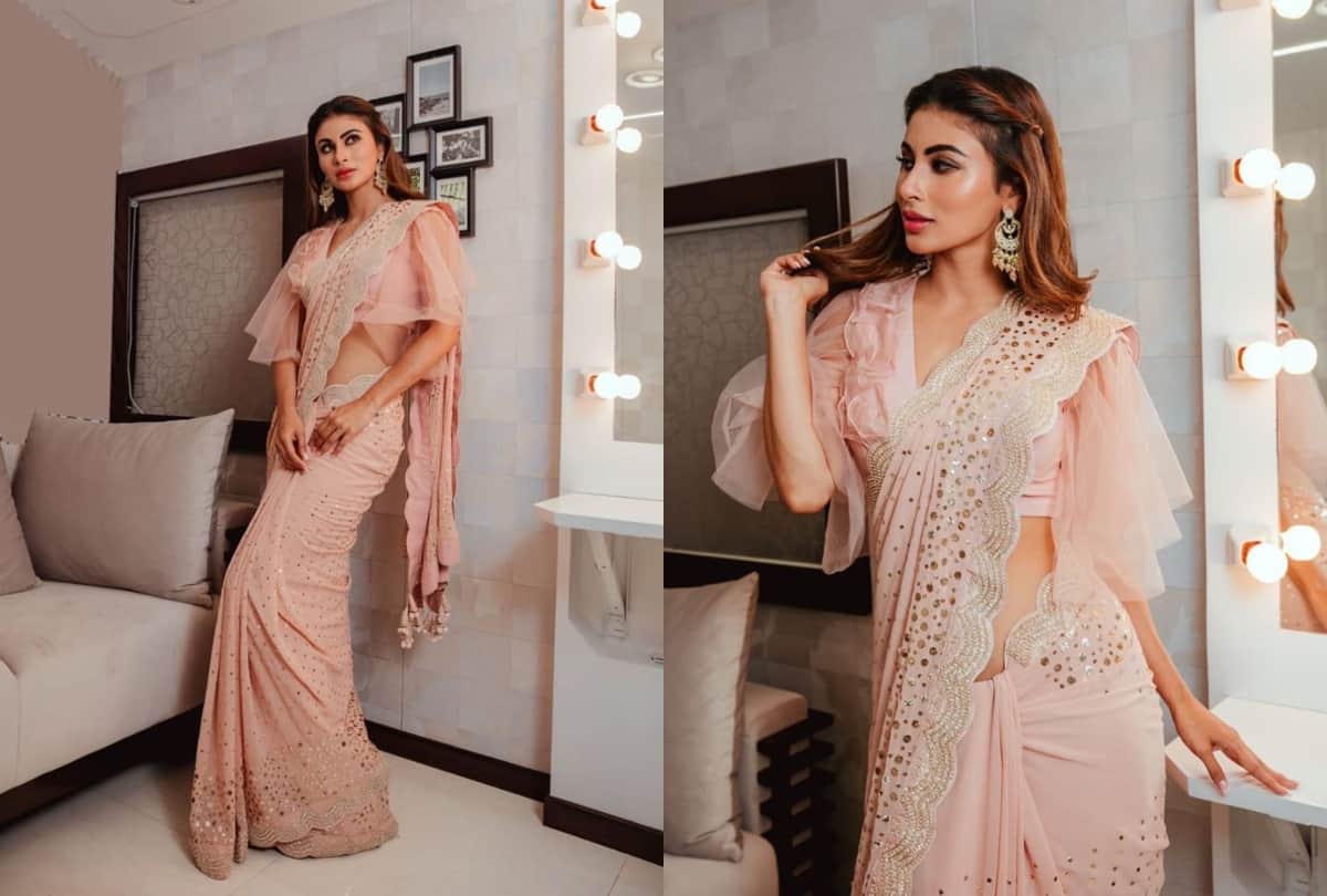 mouni roy look pretty in pastel pink saree