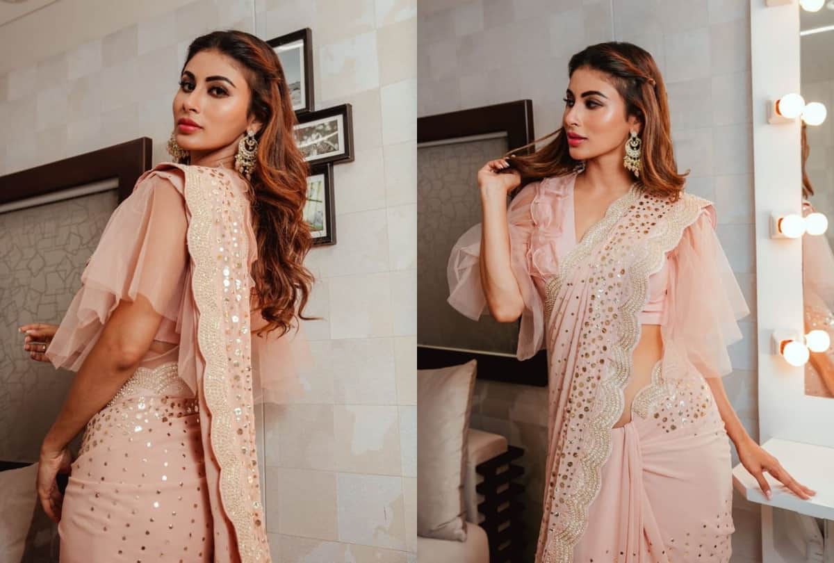 mouni roy look pretty in pastel pink saree