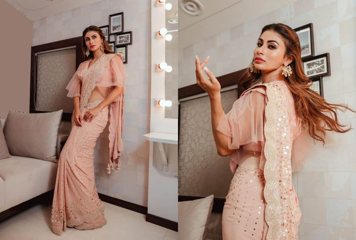 mouni roy look pretty in pastel pink saree