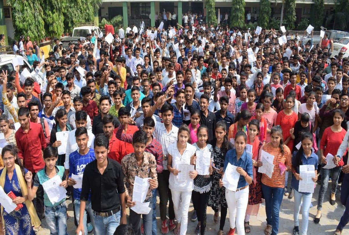 Atul maheshwari scholarship 2019 Exam Starts in Agra Firozabad and Etah