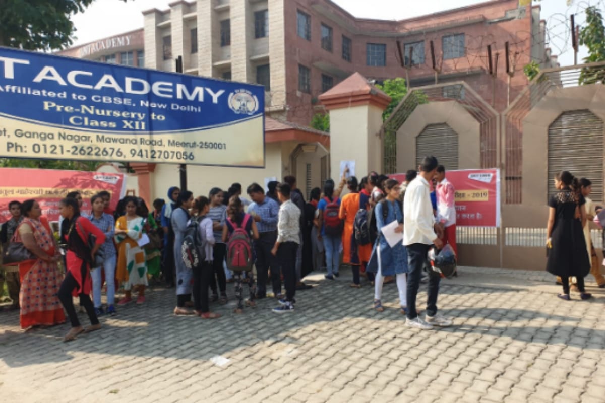 Atul Maheshwari Scholarship Examination 2019: student participat in exam several district in west UP