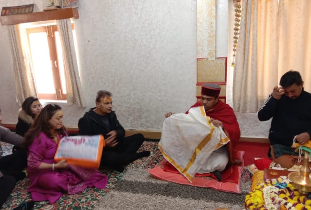 Anil Ambani Visit kedarnath and badrinath dham with Family