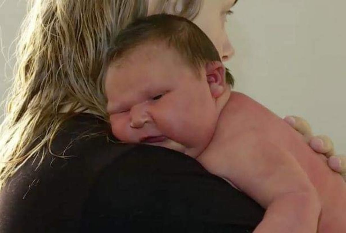 mini sumo wrestler mother gives birth overweight baby