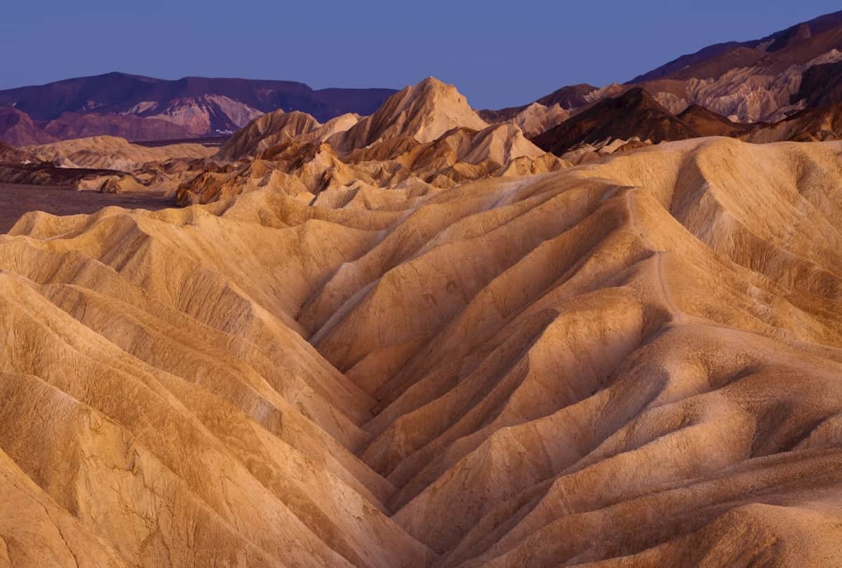 interesting facts about Death Valley of USA where tourists are going to take selfies with extreme thermometers